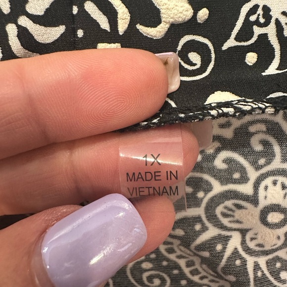 Elegant Black and White Blouse with Layered Design - Picture 7 of 11